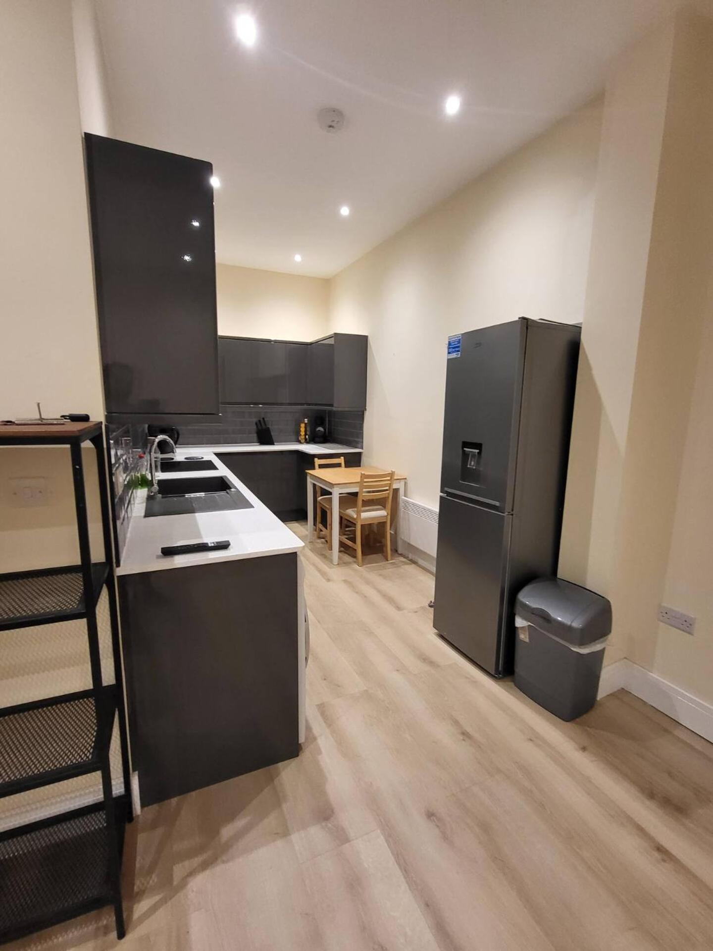 Modern, 10 Minutes To Bridge, Free Parking Apartament Londra