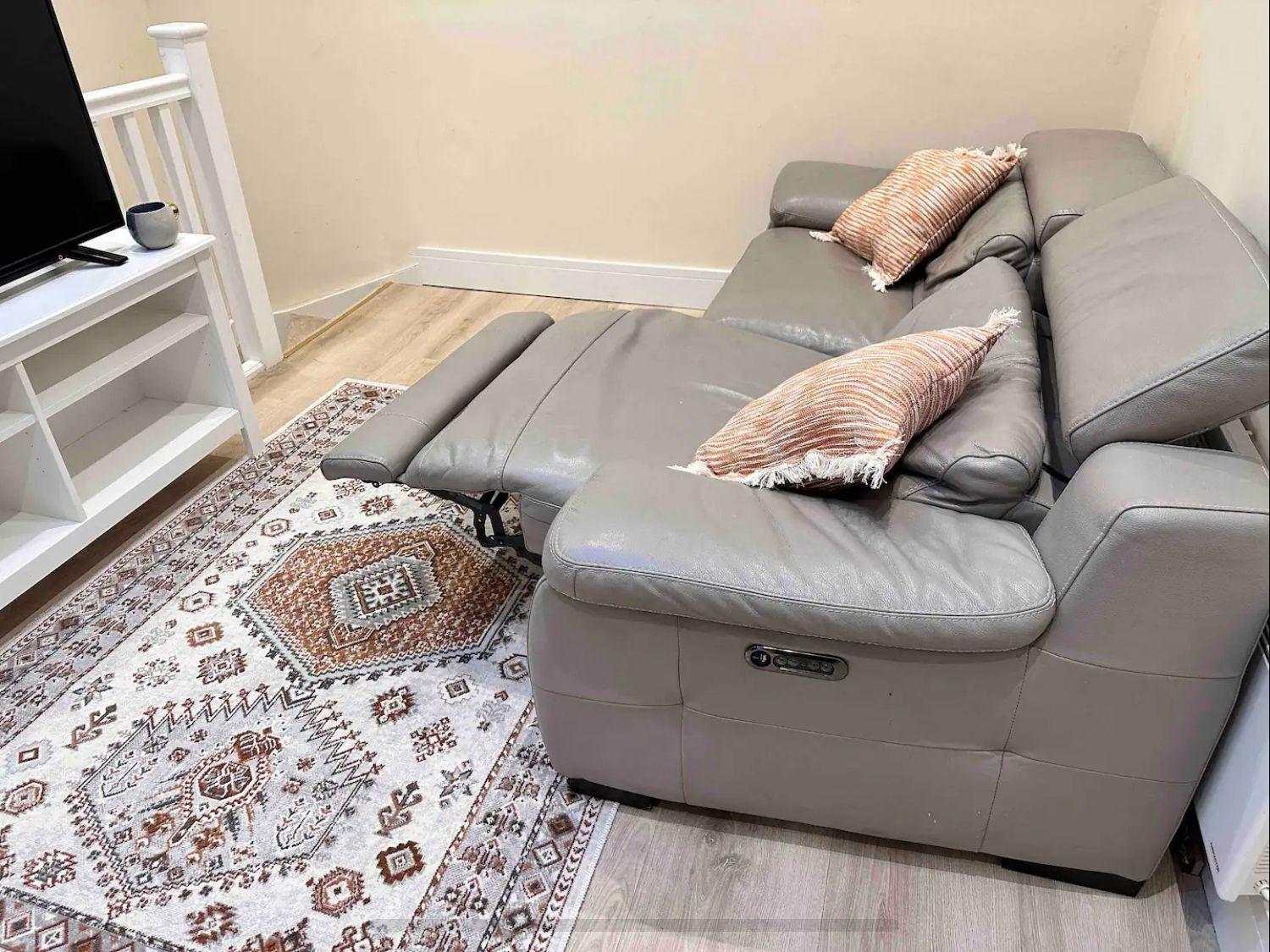 Modern, 10 Minutes To Bridge, Free Parking * Londra