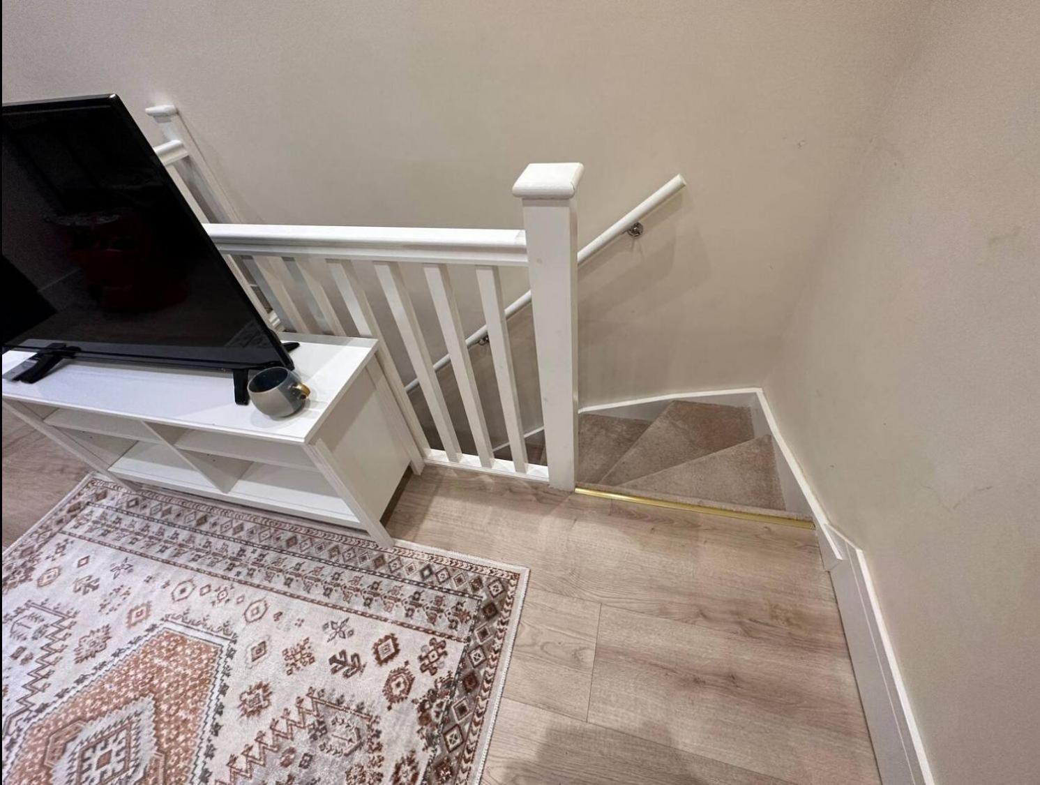 Modern, 10 Minutes To Bridge, Free Parking * Londra