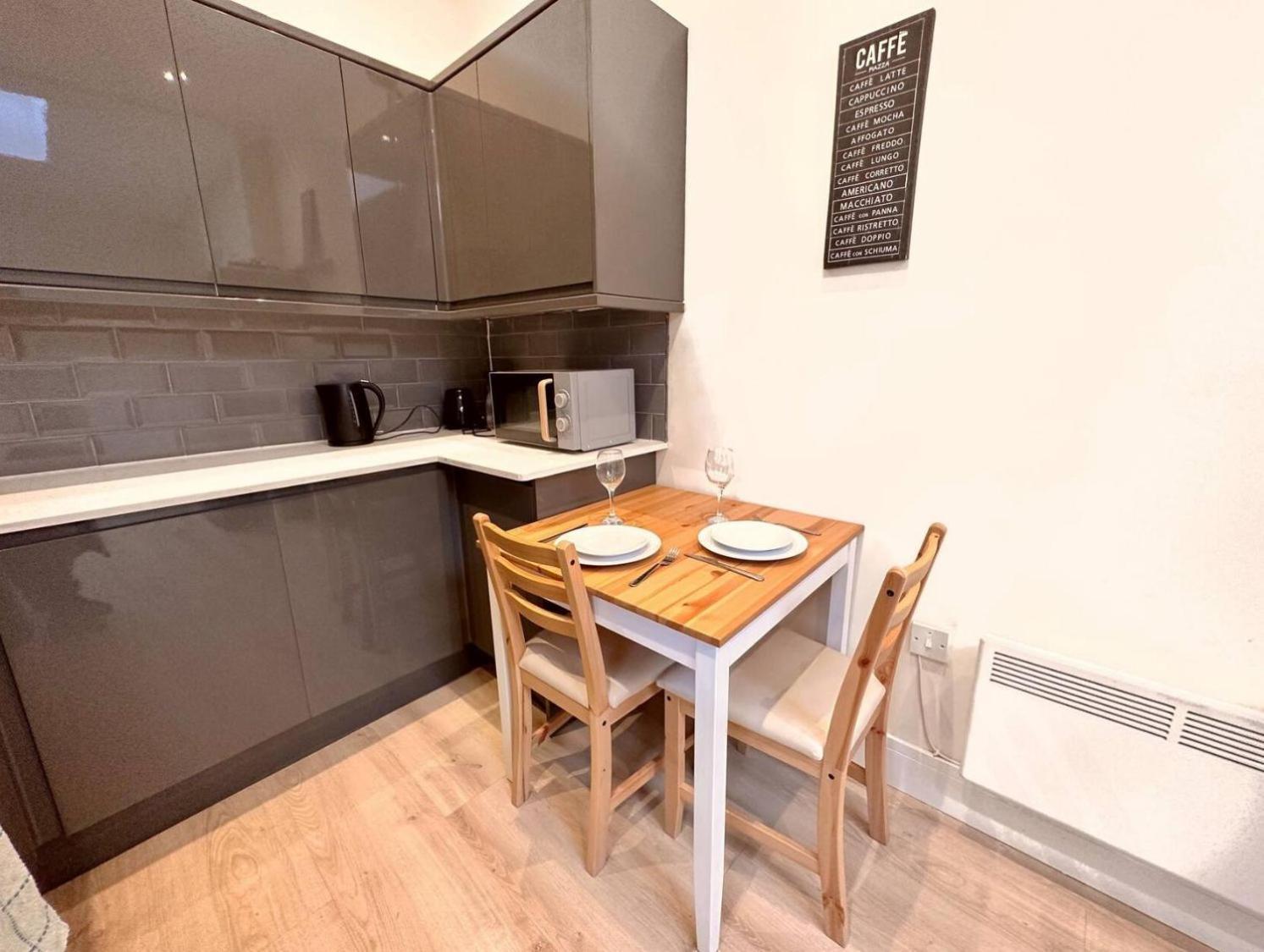 Modern, 10 Minutes To Bridge, Free Parking * Londra