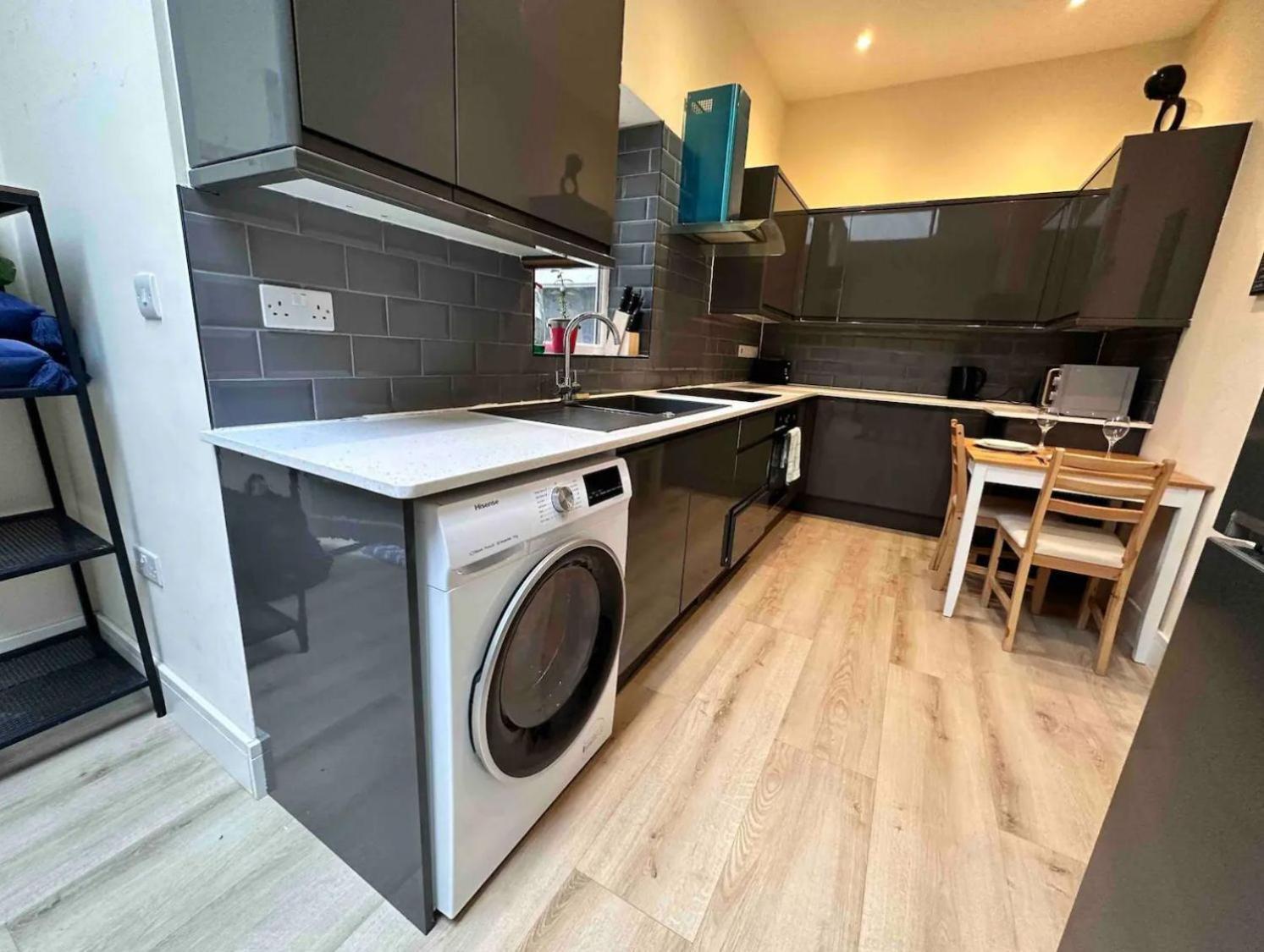 Appartamento Modern, 10 Minutes To Bridge, Free Parking Londra
